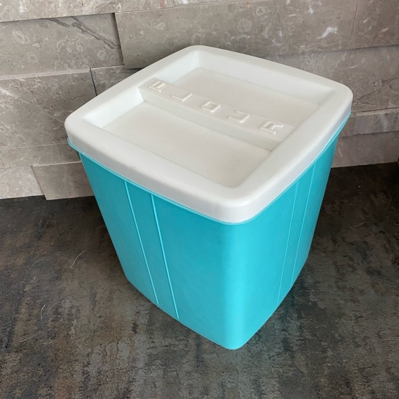 Vintage Turquoise kitchen canister set - Picture 3 of 10